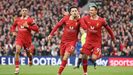 Liverpool.Los jugadores del Liverpool celebran un gol