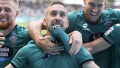 H�ber Pena celebra su primer gol con el Racing en Segunda en A Malata ante el Sporting.