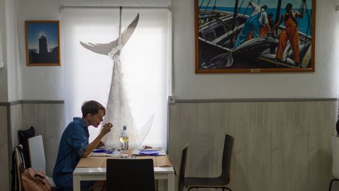 La Pe�a del At�n conserva el ambiente marinero de anta�o.