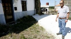 Jos� Lema Berm�dez, en el corral de titularidad familiar. 