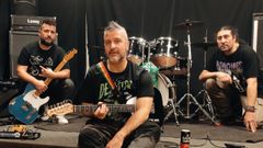 Xes�s, en el centro de la imagen, es el autor de la �ltima canci�n homenaje al Racing.