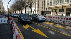 Veh�culos circulando por el tramo de Ram�n y Cajal reabierto este jueves al mediod�a