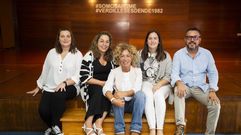 Cinco de los siete integrantes de la nueva directiva de Arume Cultural 