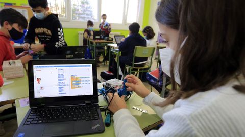 Una alumna en el CEIP San Tome, de Cambados, uno de los premiados en convocatorias anteriores de Innovagal