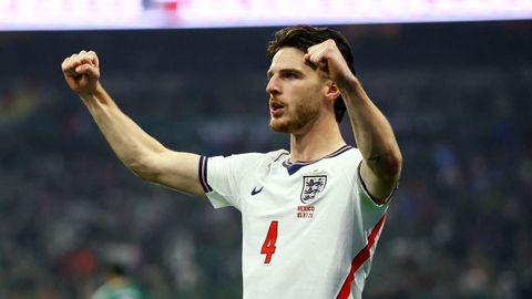 Decla Rice celebra el tercer gol de Inglaterra ante M�xico.