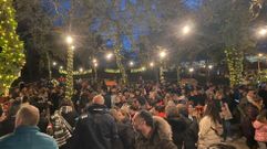 Parte del p�blico asistente a la inauguraci�n al Bosque de Nadal en Noalla