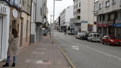 Vista general de la avenida Arcadio Pardi�as, en el centro de Burela