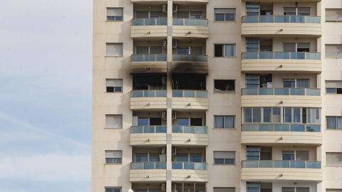 Una abuela, su hijo y su nieto de cinco a�os, que muri� abrazado a su perro, v�ctimas mortales de un incendio en Villajoyosa