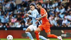 Brais M�ndez, con Hugo Sotelo, en su �ltima visita al Celta en Bala�dos con la Real Sociedad, en octubre del2025.