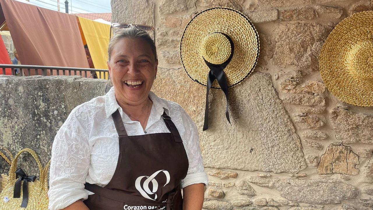 Los sombreros de paja que se trenzan en Silleda igual que hace un siglo