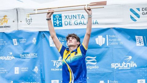 Nazario Neo recogi el premio al mejor patrn de la liga femenina que fue concedido a su hermano Adrin.