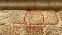 El BNG denuncia da�os en el patrimonio por las obras en el Museo Arqueol�xico (en el circulo, el resto destruido)