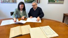 Barral y G�mez-Iglesias Casal, firmando la donaci�n.