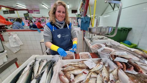 Da de mercado en Cambados. Pili es la nica pescantina sin mascarilla