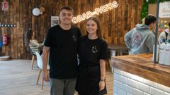Diogo Sousa y Mar�a Jos� L�pez Daponte, en la cafeter�a del Parque dos Patos de A Valenz� (Barbad�s).