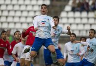 Borja Navarro, en primer t�rmino, en el partido que jug� el Compos en Murcia. 