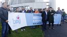 Fernndez Lores y Ana Pontn, este mircoles, en el exterior del Hospital Montecelo, en Pontevedra, junto a otros cargos del partido