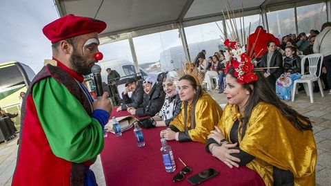 Gran concurso de disfraces y comparsas en Porto do Son