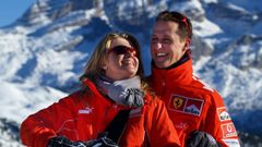 Michael Schumacher y su mujer, Corinna, en una imagen de archivo tomada el 12 de enero del 2005.