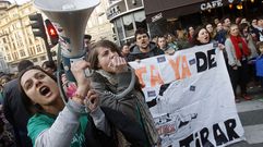 Concentracin de interinos docentes frente a la Junta General.Concentracin de interinos docentes frente a la Junta General 