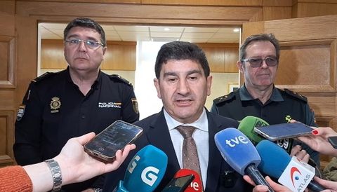 El delegado del Gobierno, Pedro Blanco, presenta los datos de criminalidad acompa&ntilde;ado por el jefe superior de Polic&iacute;a, Pedro Pacheco, y el general jefe de la Guardia Civil, Miguel &Aacute;ngel Gonz&aacute;lez Arias.