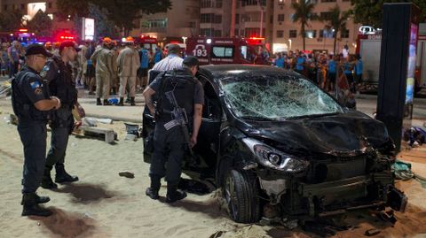 Coche en la playa de Copacabana, Rio de Janeiro