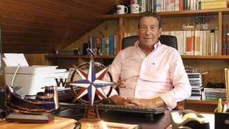 Jos&eacute; Ram&oacute;n Costas, en el despacho de su casa