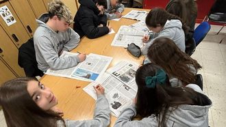Alumnos del CPR Eduardo Pondal, de Cangas, que ganaron el concurso Periodismo en la escuela 2025/26