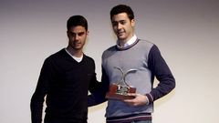 El deportivista Juan Dom�nguez, con el nadador Luis Su�rez