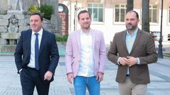 Jairo Bello, entre Valent�n Gonz�lez Formoso e Bernardo Fern�ndez