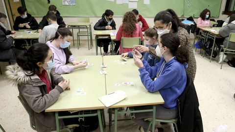 El alumnado de ltimo curso de la ESO del instituto Xelmrez II conoci con un juego las posibilidades de la Poltica Agraria Comn (PAC) de la UE