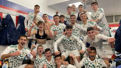 Los jugadores del Vetusta, en el vestuario tras la victoria ante el Berganti�os