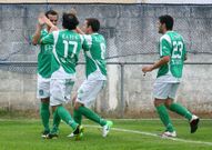 Los burelenses celebran el primer gol, obra de Diego Hermida.