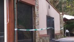 Exterior del local, precintado por la Guardia Civil, que investiga lo sucedido