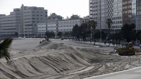 Trabajos para retirar la duna de Riazor