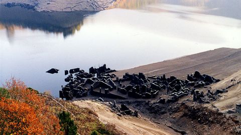 AS RU�NAS DA ALDEA DE SERNANDE NUNHA BAIZADA DE NIVEL DAS AUGAS DO ENCORO DOS PEARES