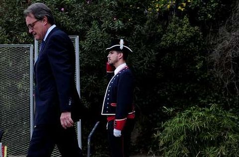 Artur Mas camina cabizbajo en un reciente acto de homenaje a Companys en Barcelona. 