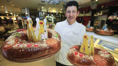 Honorio, al frente de Pastelería Yomar, explica que harán más de 800 roscones en apenas unos días