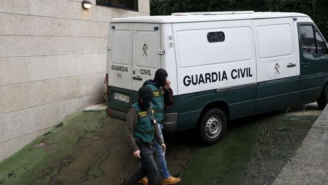 Una imagen de archivo de un operativo de la UCO de la Guardia Civil