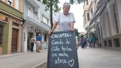 En la calle ribadense donde abri junto con Noem Gallego el local Chulapita Street Food recientemente
