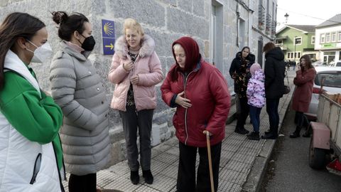 La mujer de ms edad agradece a las vecinas de Castroverde que recogieron el material de donacin