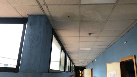 La realidad del Instituto Astures: humedades en las paredes y goteras en los techos