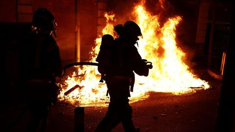 Miembros del cuerpo de bomberos tuvieron que personarse en las calles de Madrid