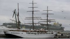TRASATLANTICOS SEA CLOUD II Y EL INDEPENDENCE OF THE SEAS EN EL PUERTO DE A CORU�A