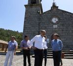 Louz�n, ayer, en el atrio de la iglesia de Lanta�o. 