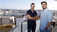 Luis Peteiro, propietario de la vivienda tur�stica, junto a Luca Pitteloud, inquilino