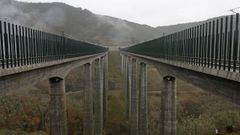 Viaducto de Teixeiras, en la l�nea de alta velocidad Madrid-Galicia