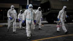 El Ej�rcito en marcha en A Coru�a para una nueva desinfecci�n. Ahora, los prinicpales organismos no recomiendan hacer fumigaciones en grandes superficies