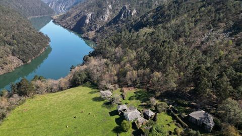 La aldea de Lantera, ubicada en el valle del r�o Navia, en Serandinas, Boal