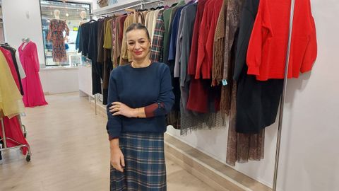 Julia Blanco, en Cosquillas, donde no hay descuentos del Black Friday aunque s precios especiales en vestidos de otras temporadas